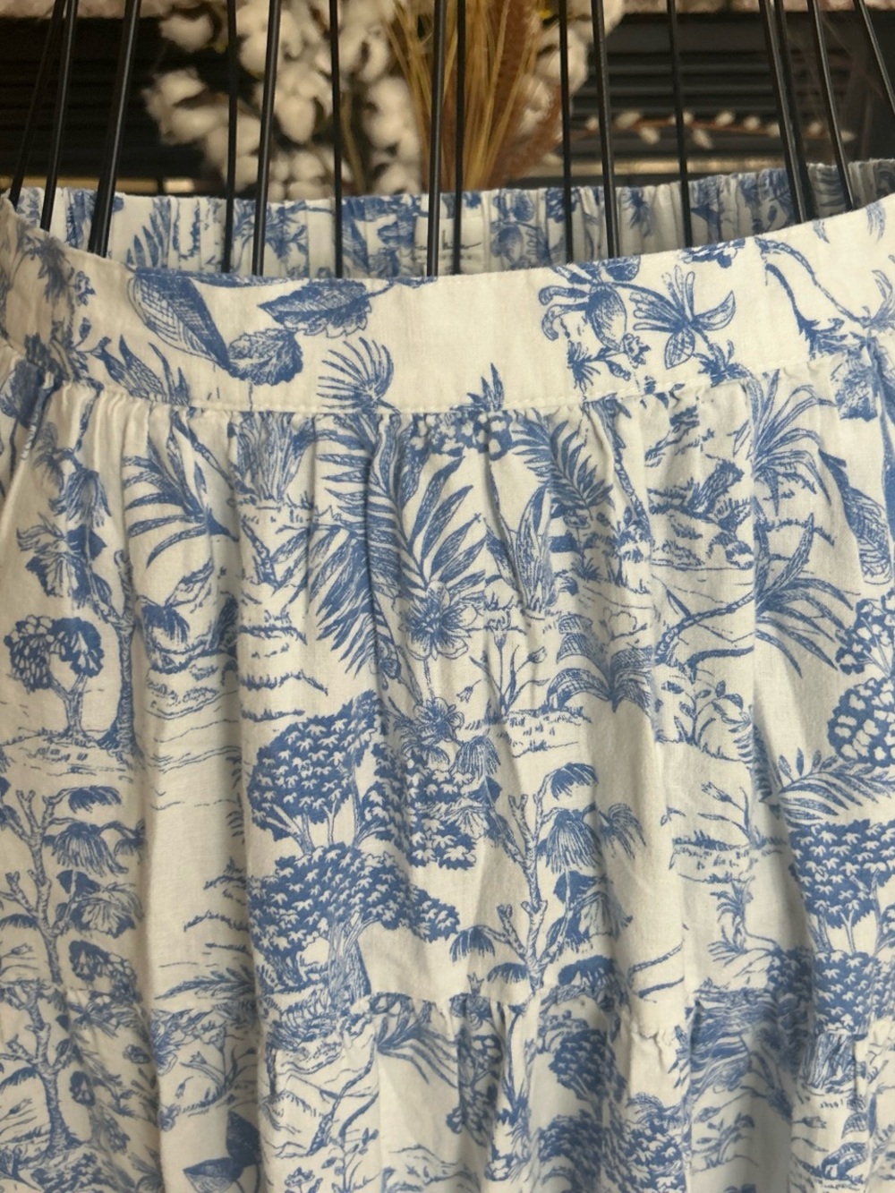 Nicole Miller Women’s Blue/White Floral Long Skirt Sz L - Picture 2 of 6